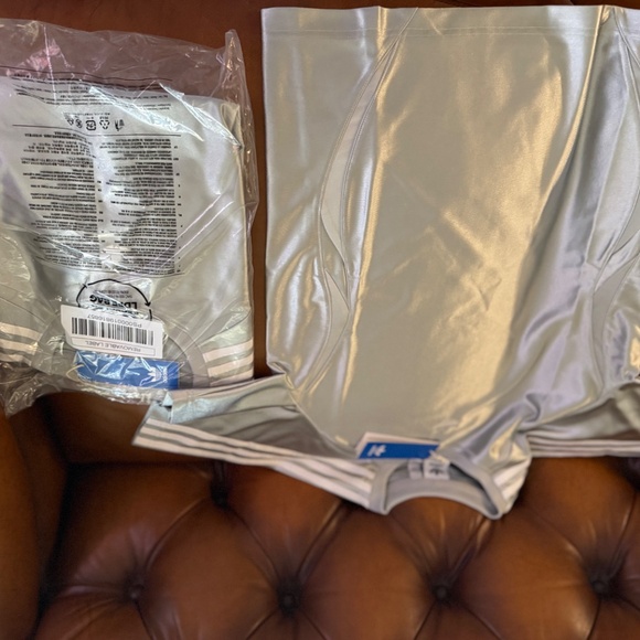 Adidas tee shirt - Picture 2 of 4